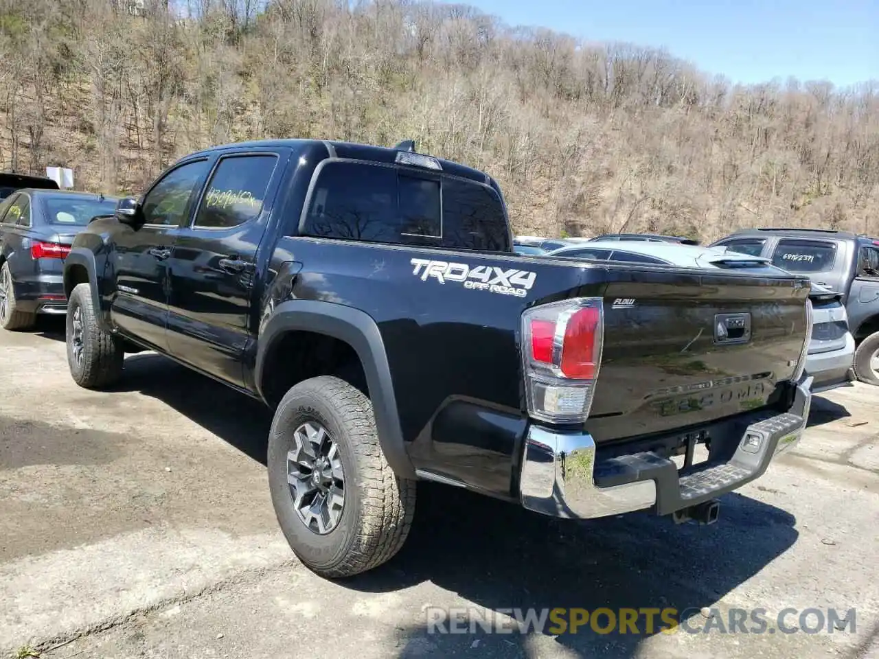 3 Photograph of a damaged car 5TFCZ5AN8LX235638 TOYOTA TACOMA 2020