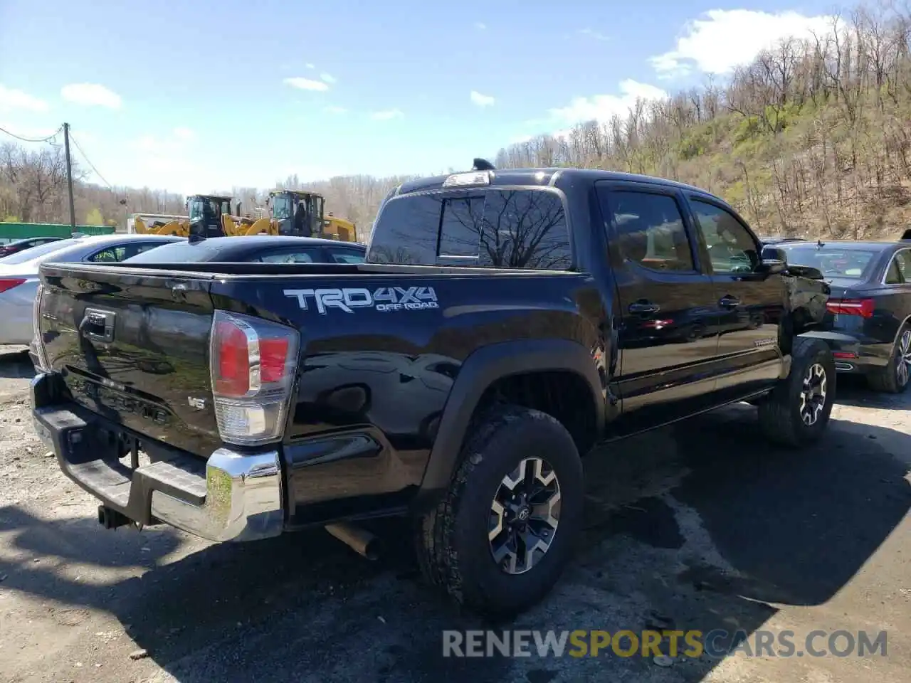 4 Photograph of a damaged car 5TFCZ5AN8LX235638 TOYOTA TACOMA 2020