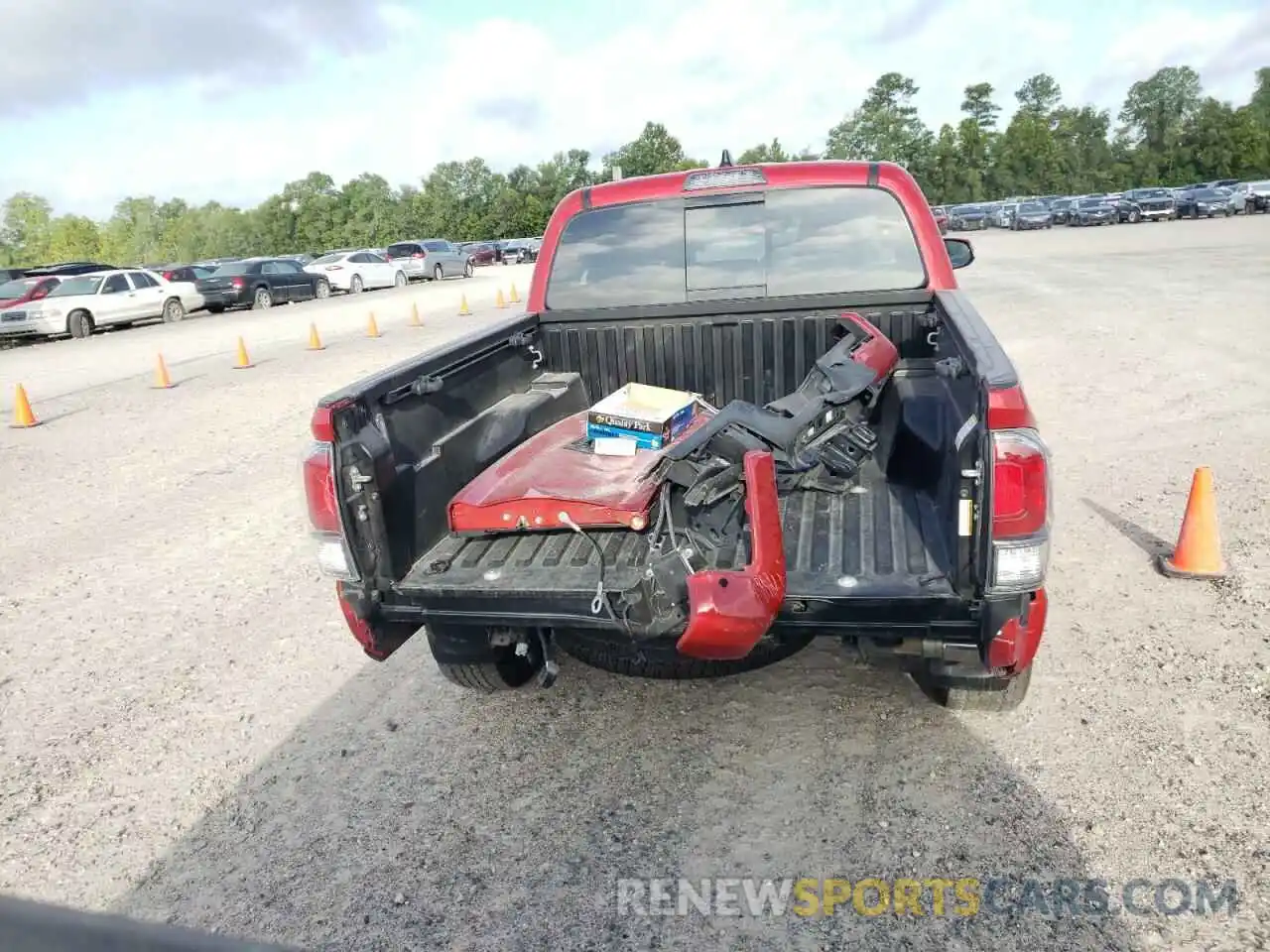 9 Photograph of a damaged car 5TFCZ5AN8LX239124 TOYOTA TACOMA 2020