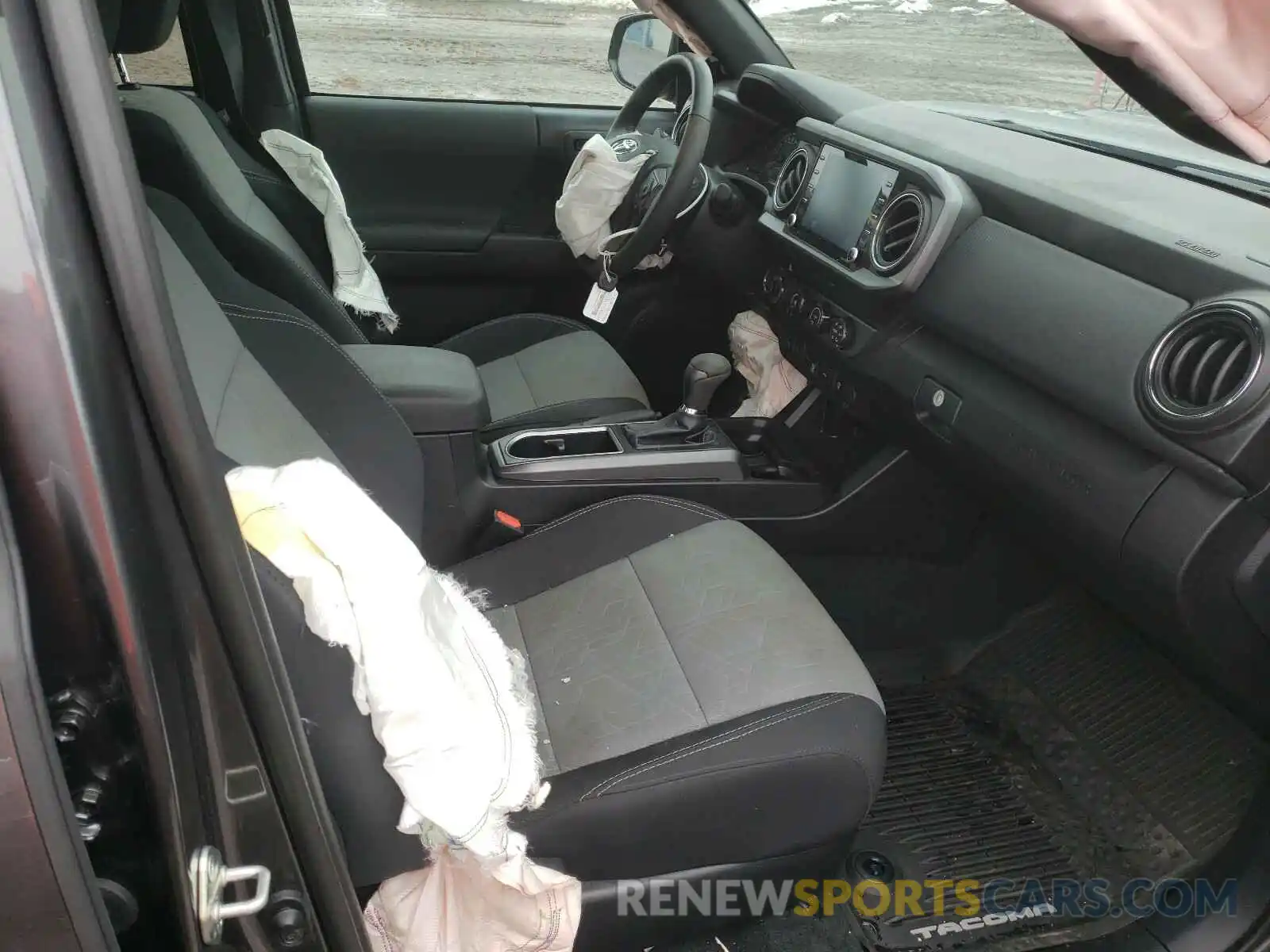 5 Photograph of a damaged car 5TFCZ5AN9LX213177 TOYOTA TACOMA 2020