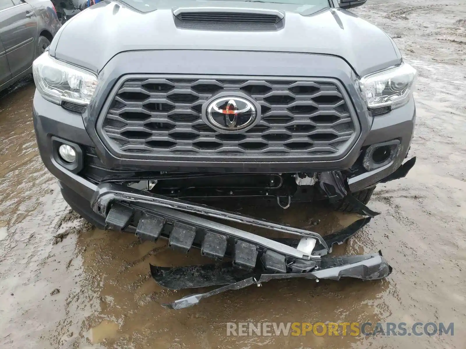 9 Photograph of a damaged car 5TFCZ5AN9LX213177 TOYOTA TACOMA 2020