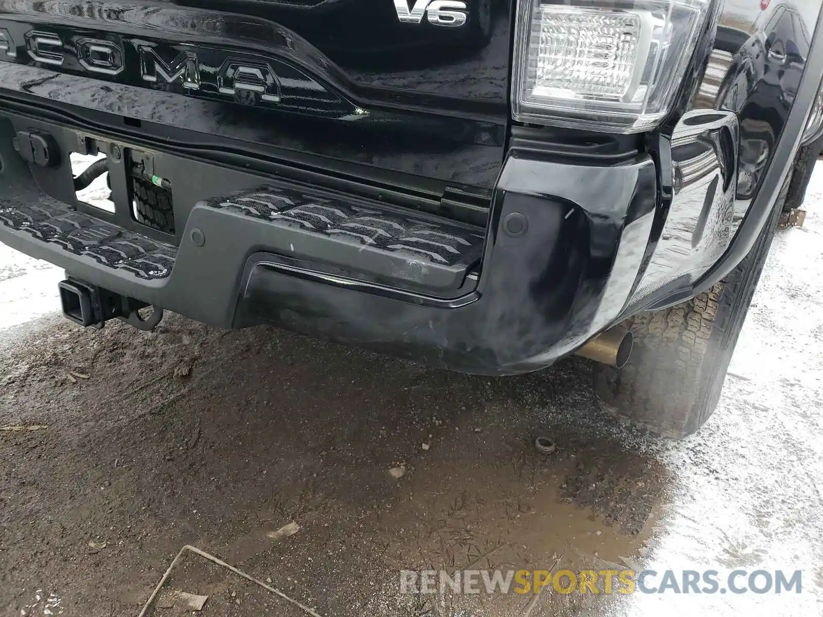 9 Photograph of a damaged car 5TFCZ5AN9LX213521 TOYOTA TACOMA 2020