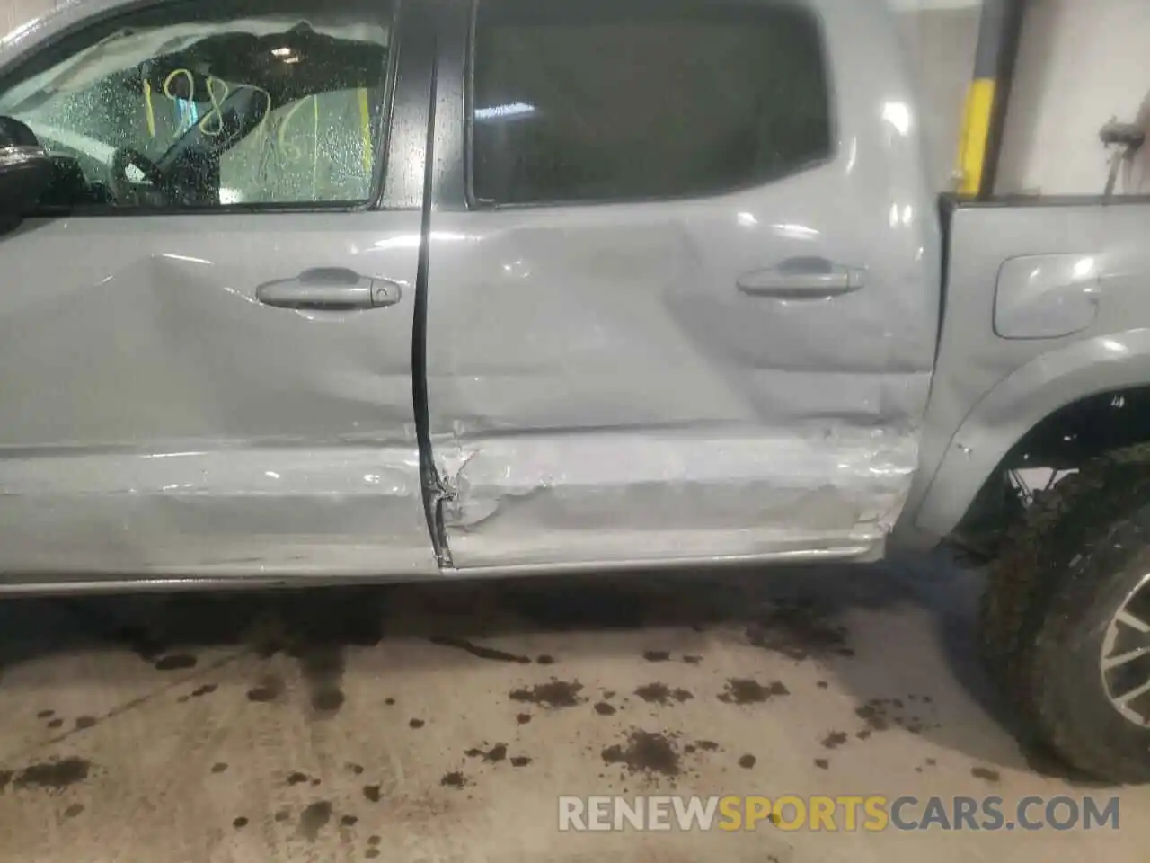 9 Photograph of a damaged car 5TFCZ5AN9LX214507 TOYOTA TACOMA 2020