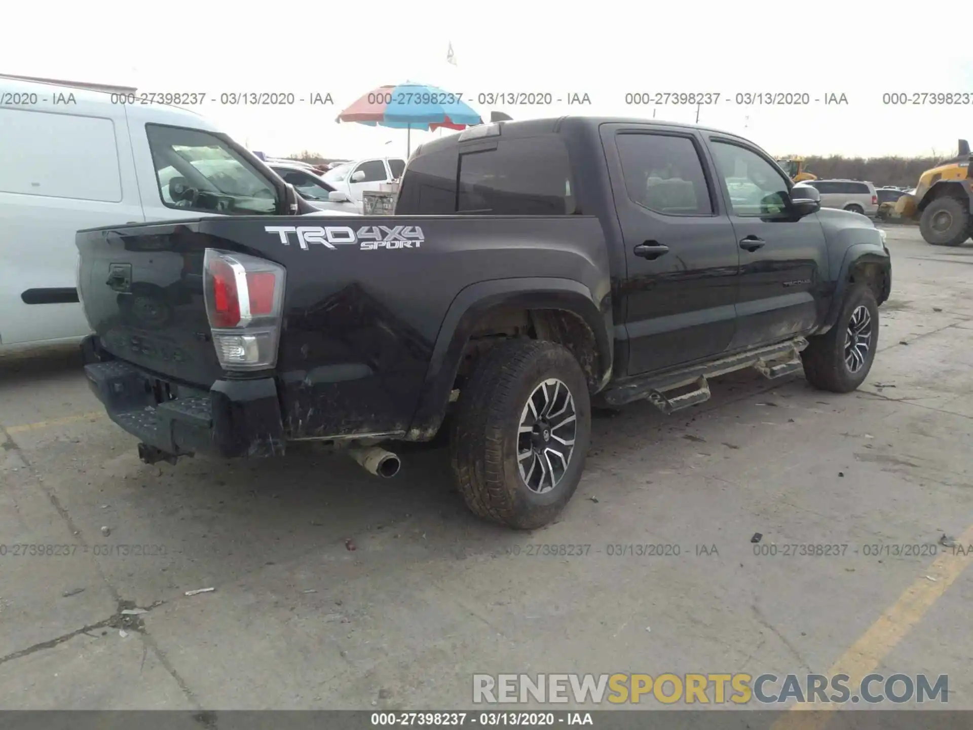 4 Фотография поврежденного автомобиля 5TFCZ5AN9LX214975 TOYOTA TACOMA 2020