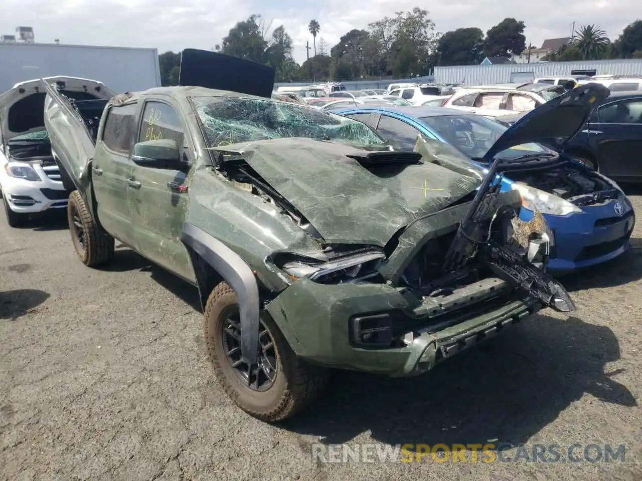 1 Photograph of a damaged car 5TFCZ5AN9LX227161 TOYOTA TACOMA 2020