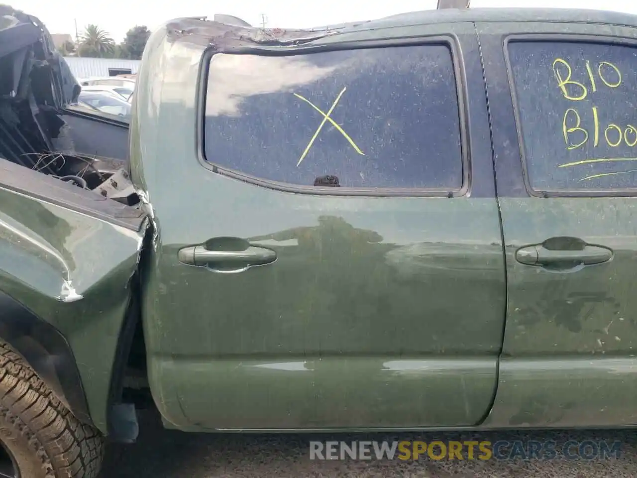 6 Photograph of a damaged car 5TFCZ5AN9LX227161 TOYOTA TACOMA 2020