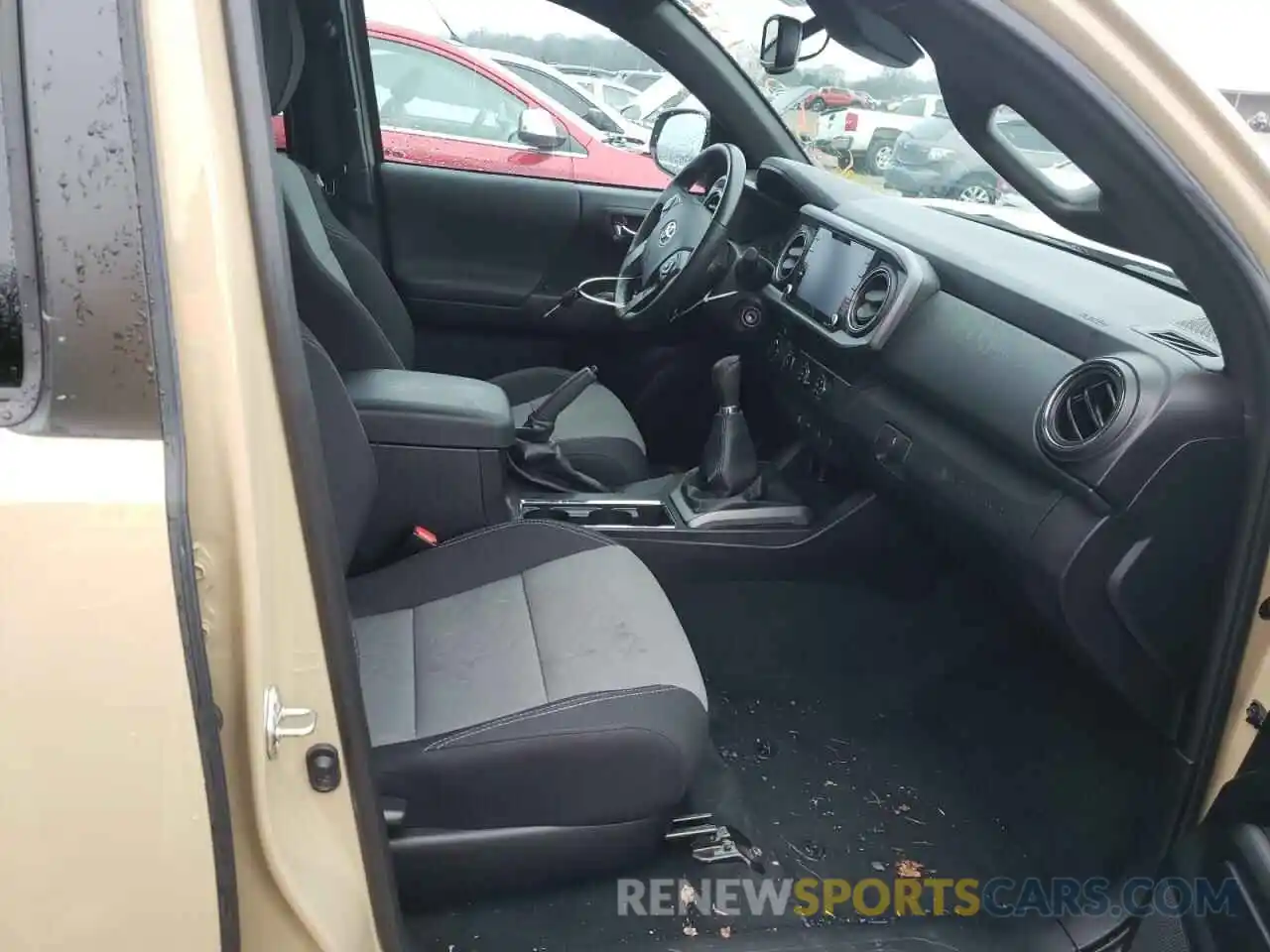 5 Photograph of a damaged car 5TFCZ5AN9LX230853 TOYOTA TACOMA 2020