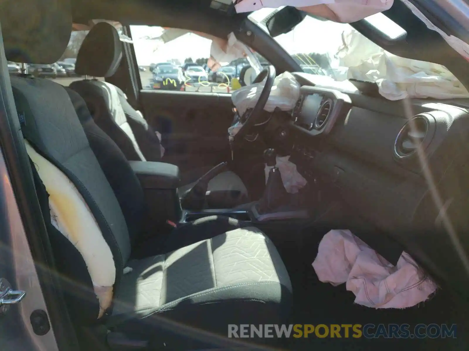 5 Photograph of a damaged car 5TFCZ5AN9LX234479 TOYOTA TACOMA 2020