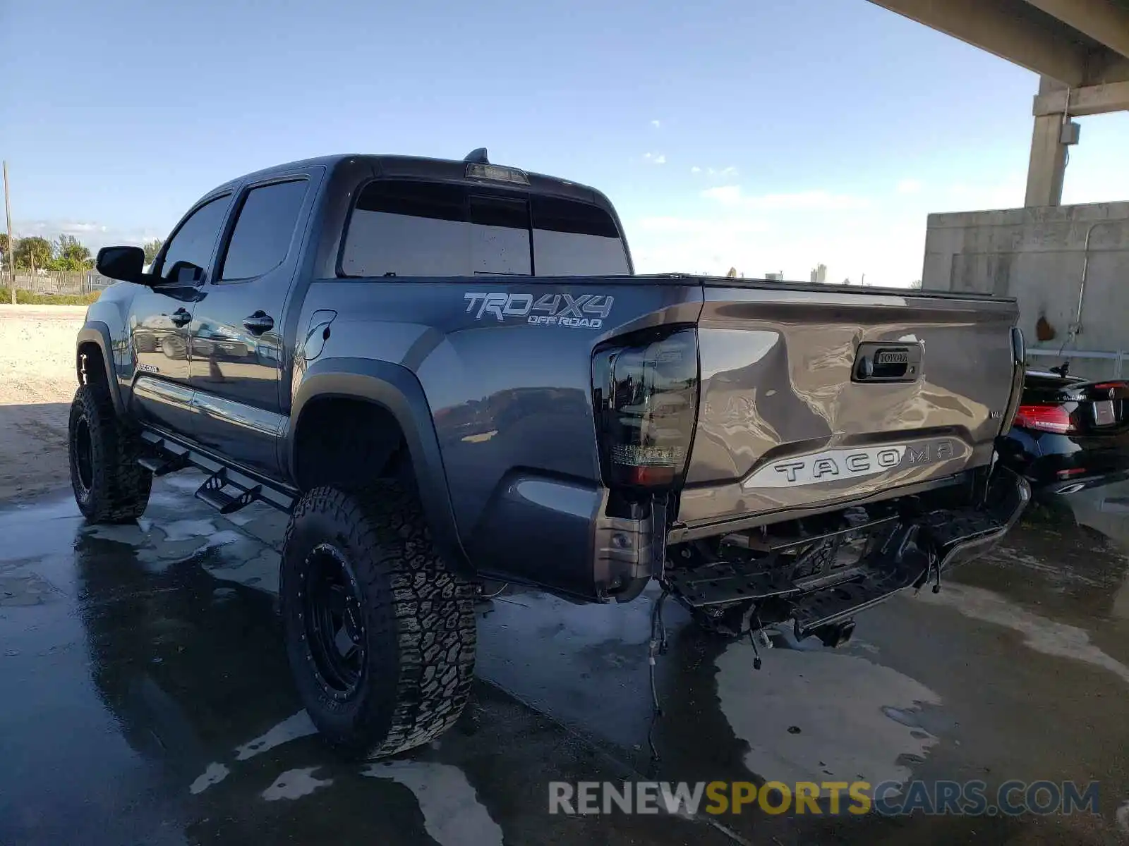 3 Photograph of a damaged car 5TFCZ5ANXLX216606 TOYOTA TACOMA 2020