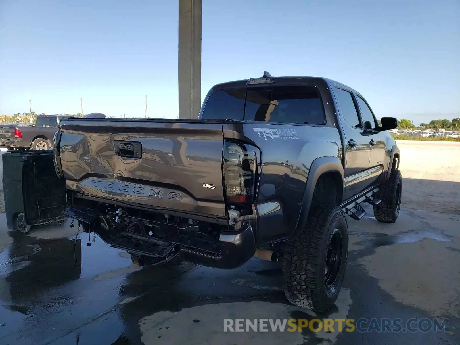 4 Photograph of a damaged car 5TFCZ5ANXLX216606 TOYOTA TACOMA 2020