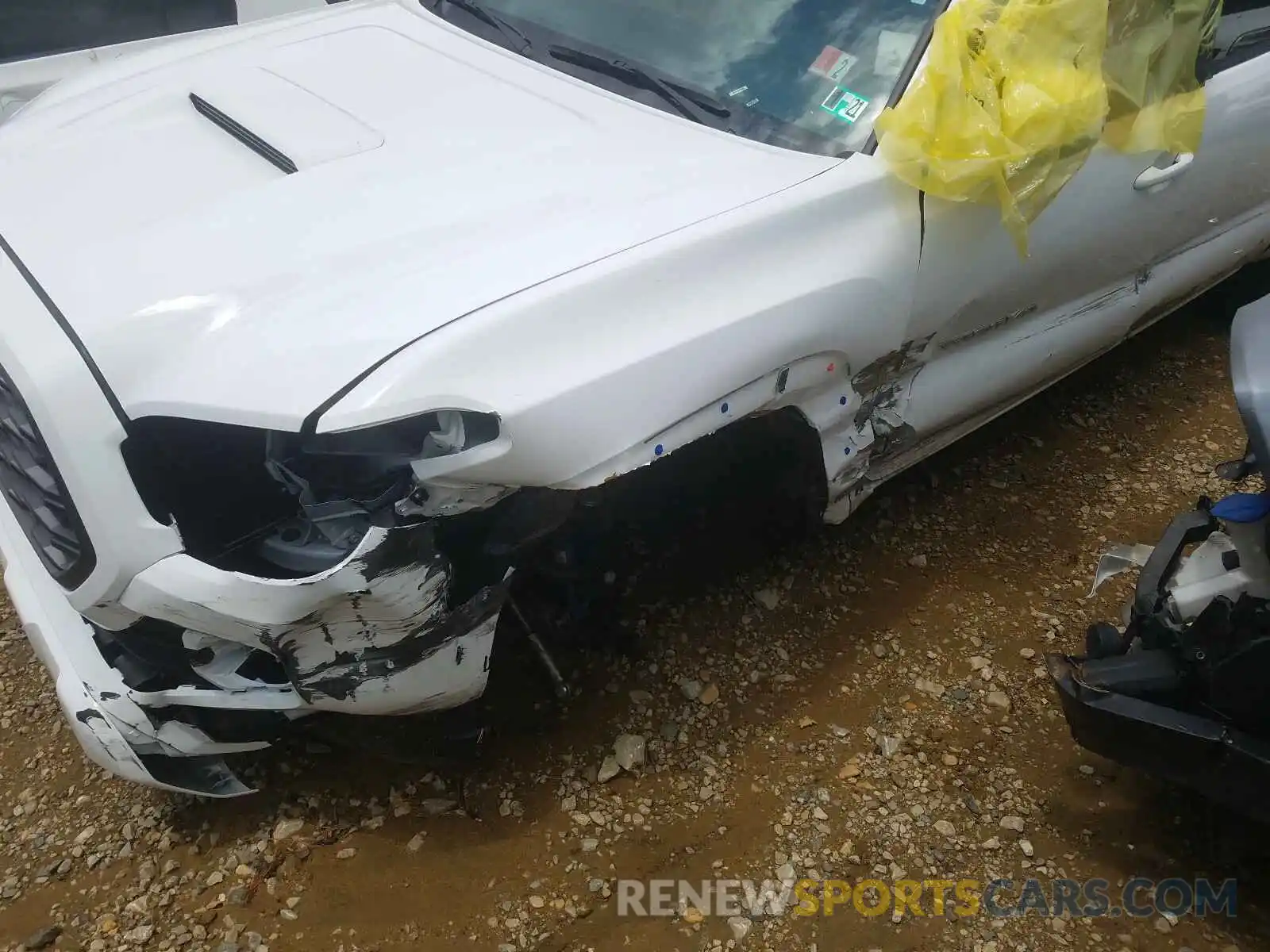 9 Photograph of a damaged car 5TFCZ5ANXLX224771 TOYOTA TACOMA 2020