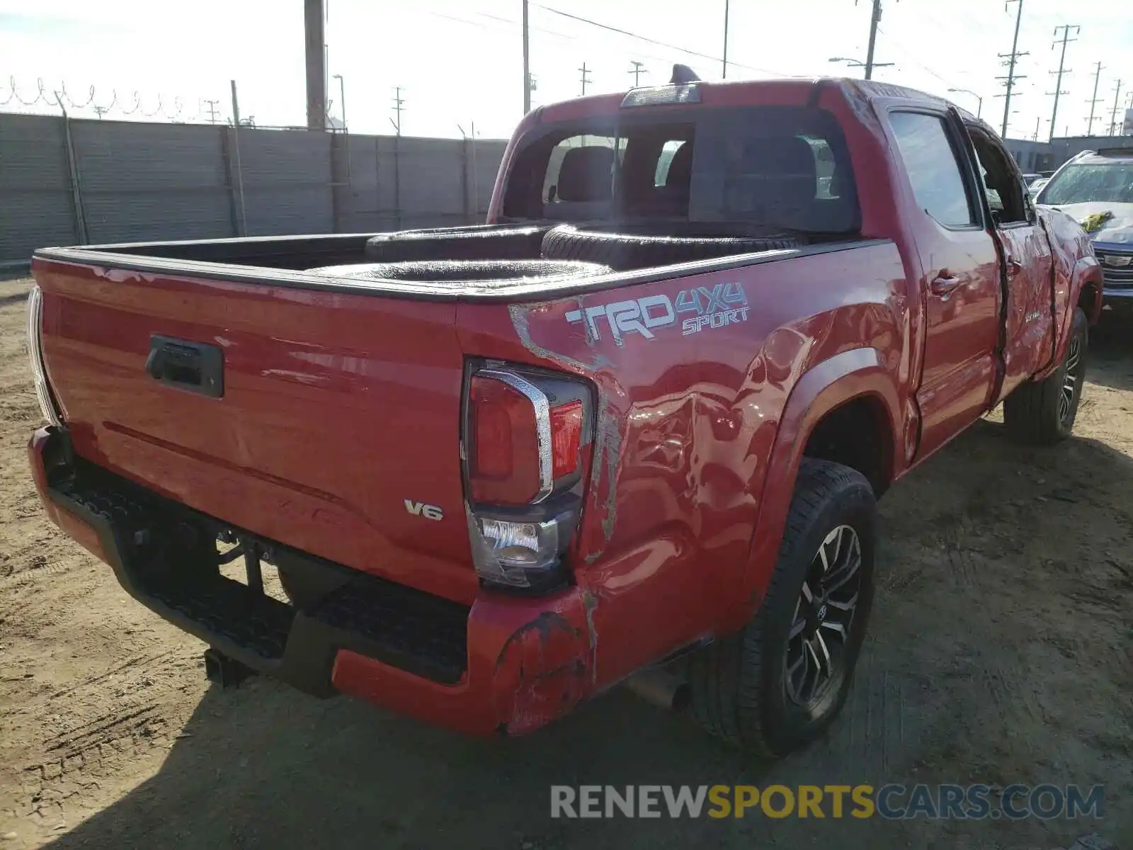 4 Photograph of a damaged car 5TFCZ5ANXLX227766 TOYOTA TACOMA 2020