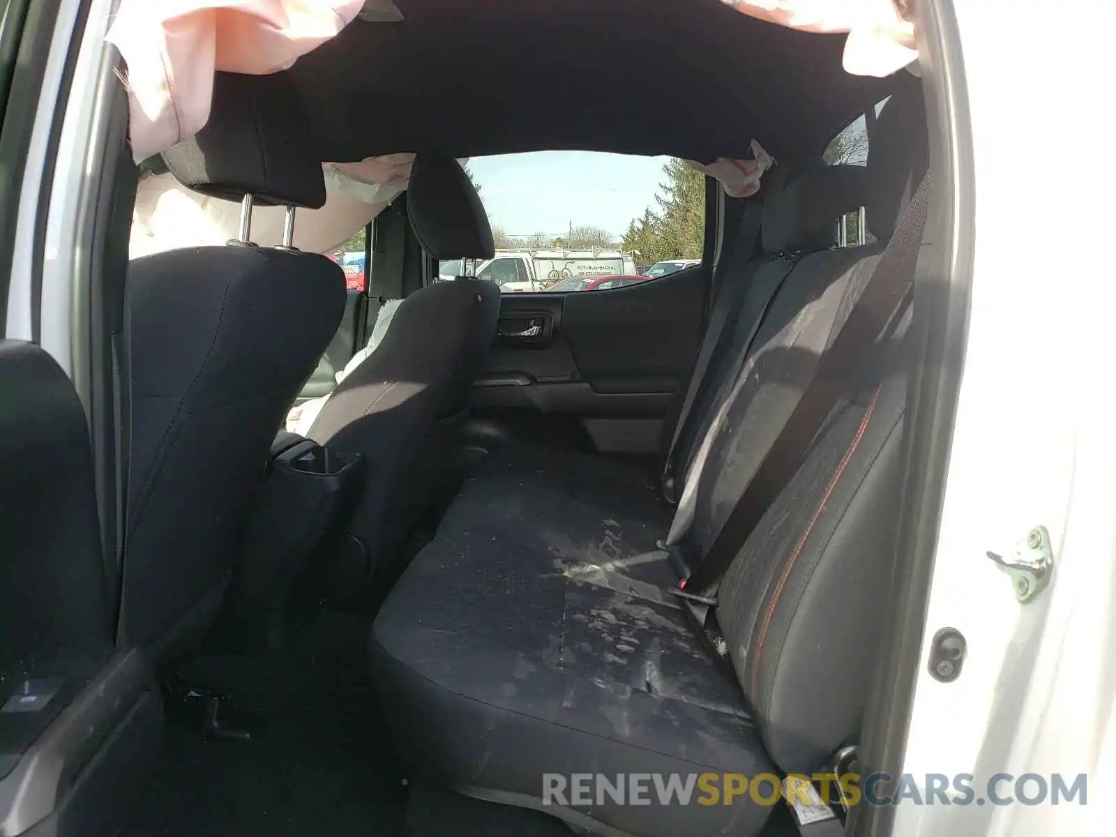 6 Photograph of a damaged car 5TFCZ5ANXLX231168 TOYOTA TACOMA 2020