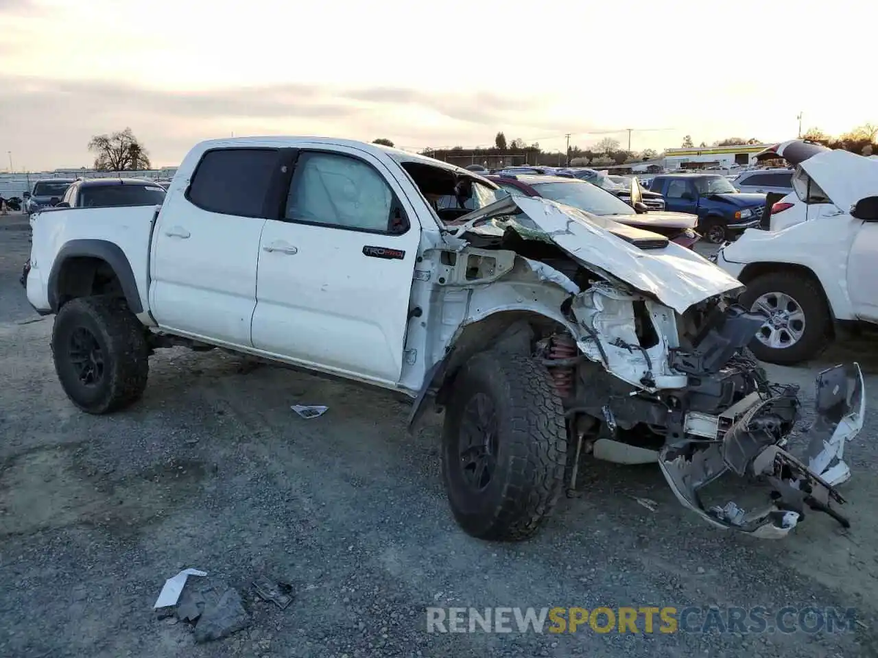 4 Фотография поврежденного автомобиля 5TFCZ5ANXLX232448 TOYOTA TACOMA 2020