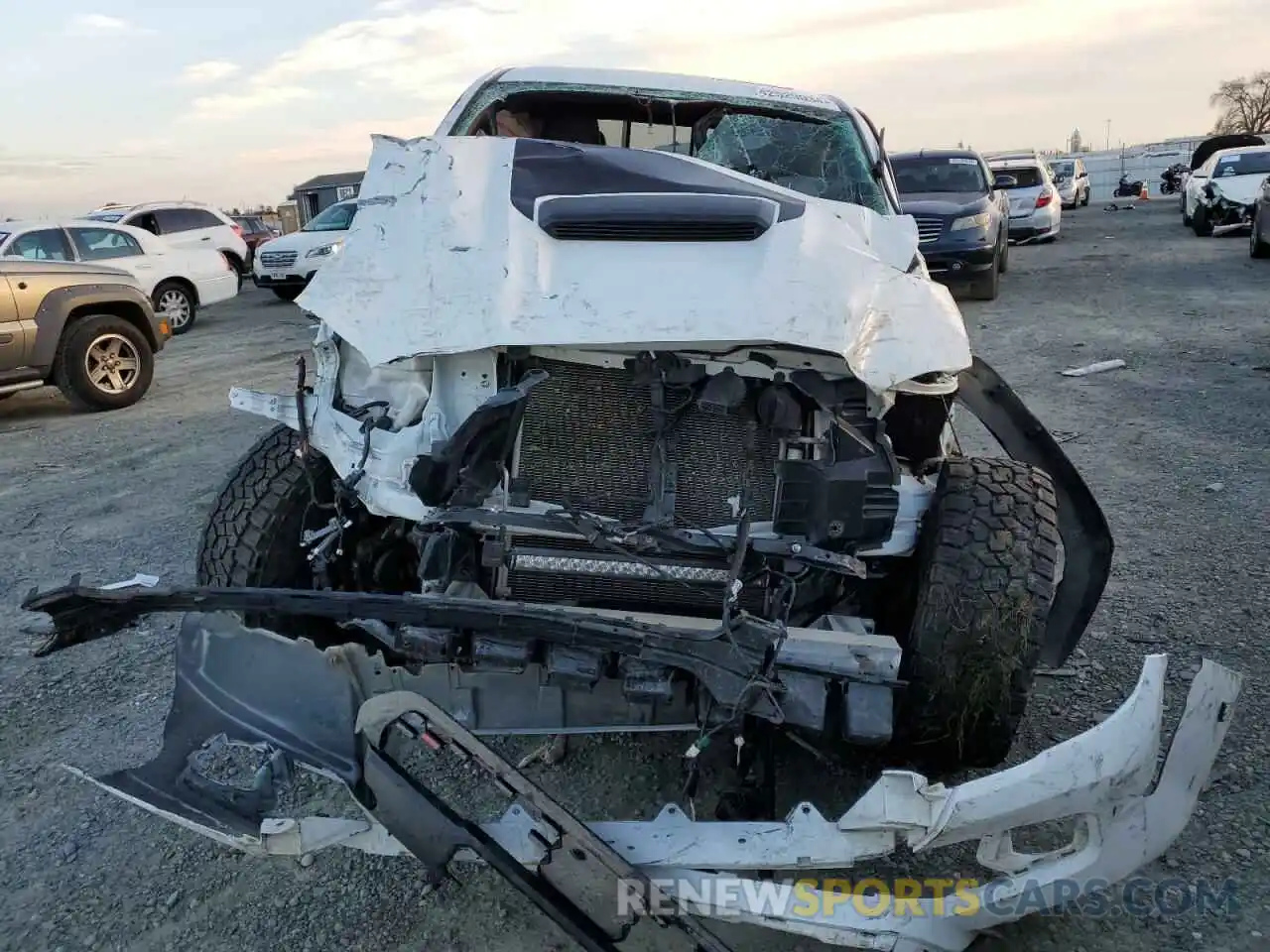 5 Photograph of a damaged car 5TFCZ5ANXLX232448 TOYOTA TACOMA 2020