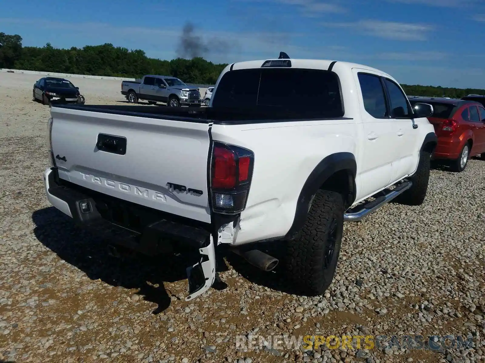 4 Photograph of a damaged car 5TFCZ5ANXLX232580 TOYOTA TACOMA 2020