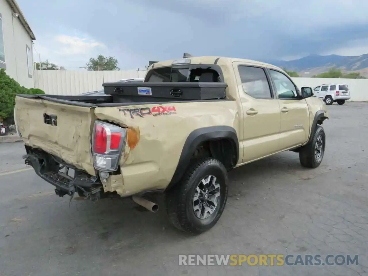 4 Фотография поврежденного автомобиля 5TFCZ5ANXLX232658 TOYOTA TACOMA 2020