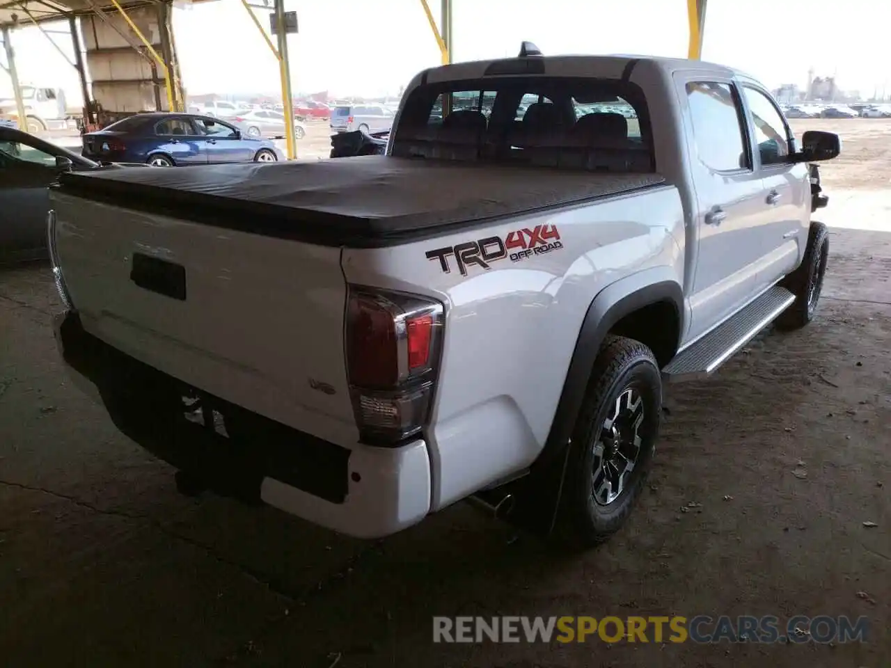 4 Фотография поврежденного автомобиля 5TFCZ5ANXLX234698 TOYOTA TACOMA 2020