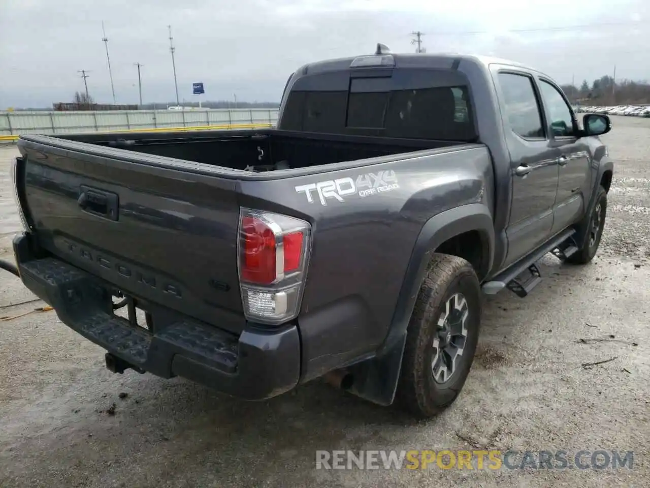 4 Photograph of a damaged car 5TFCZ5ANXLX238105 TOYOTA TACOMA 2020