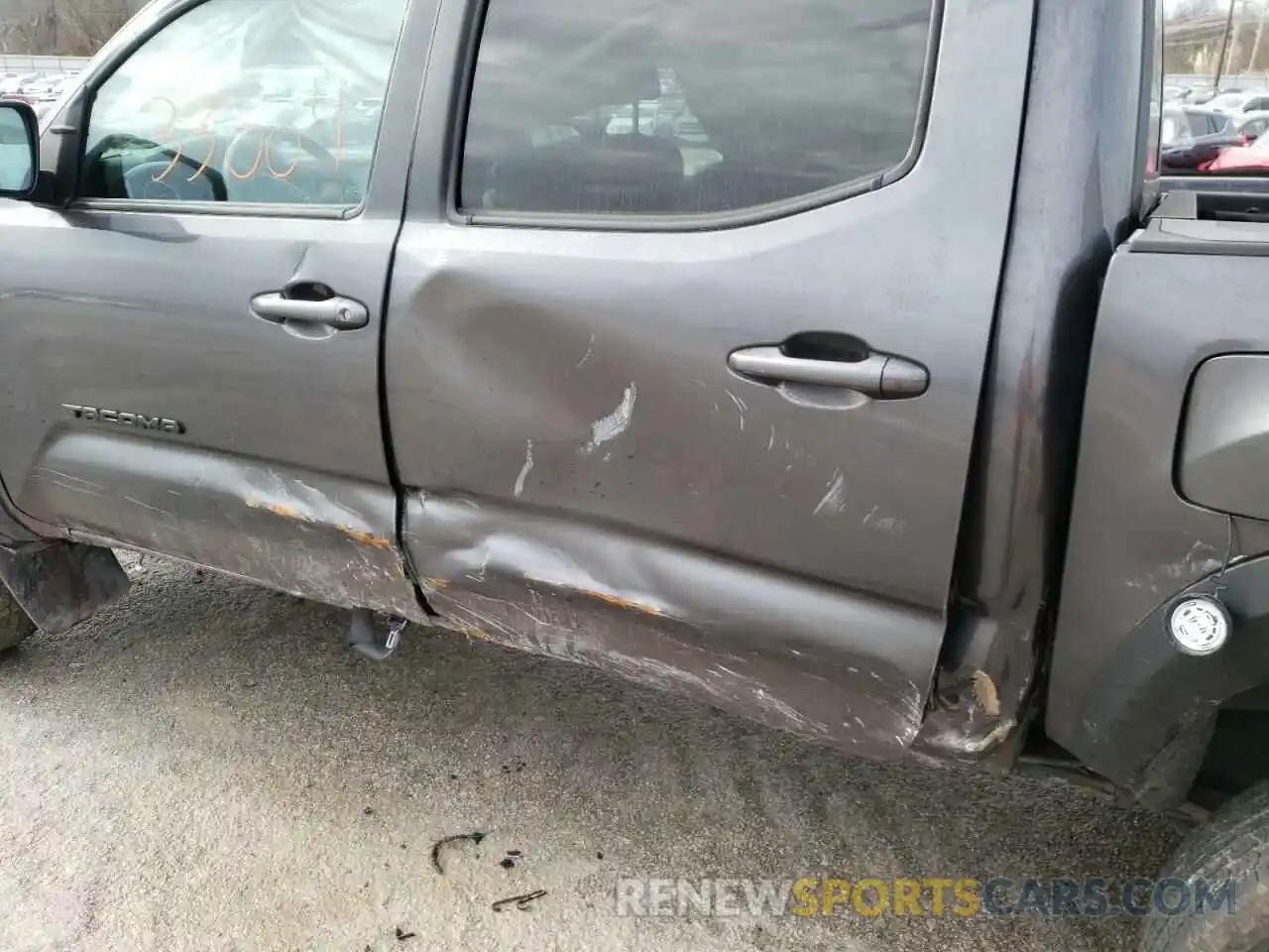 9 Photograph of a damaged car 5TFCZ5ANXLX238105 TOYOTA TACOMA 2020