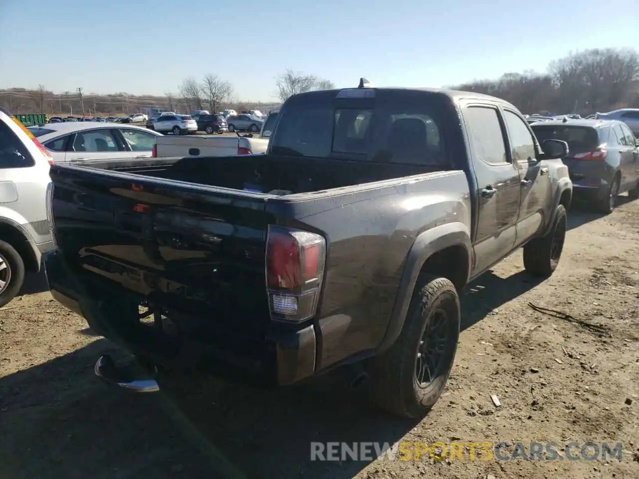 4 Фотография поврежденного автомобиля 5TFCZ5ANXLX239335 TOYOTA TACOMA 2020