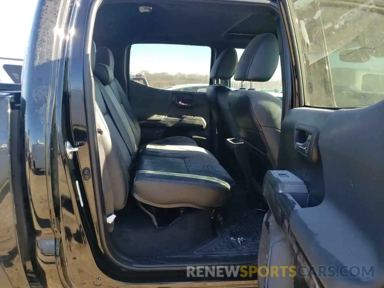 6 Photograph of a damaged car 5TFCZ5ANXLX239335 TOYOTA TACOMA 2020