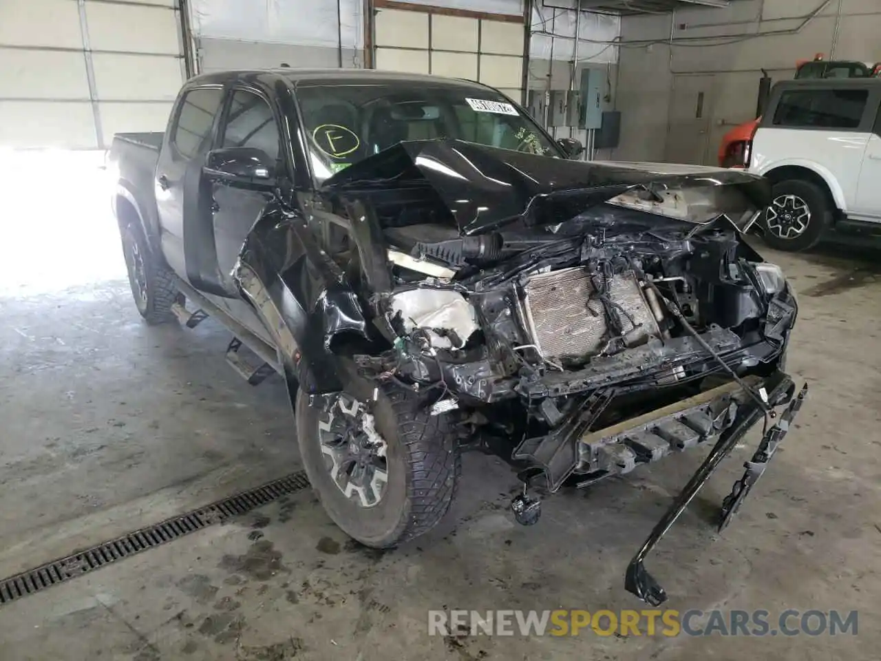 1 Photograph of a damaged car 5TFCZ5ANXLX240565 TOYOTA TACOMA 2020