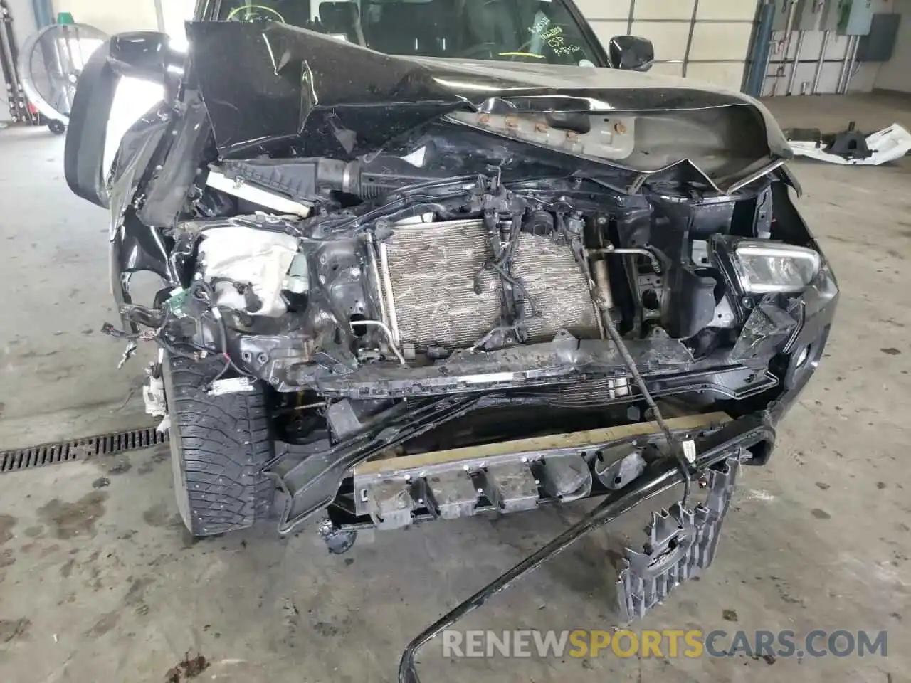 9 Photograph of a damaged car 5TFCZ5ANXLX240565 TOYOTA TACOMA 2020