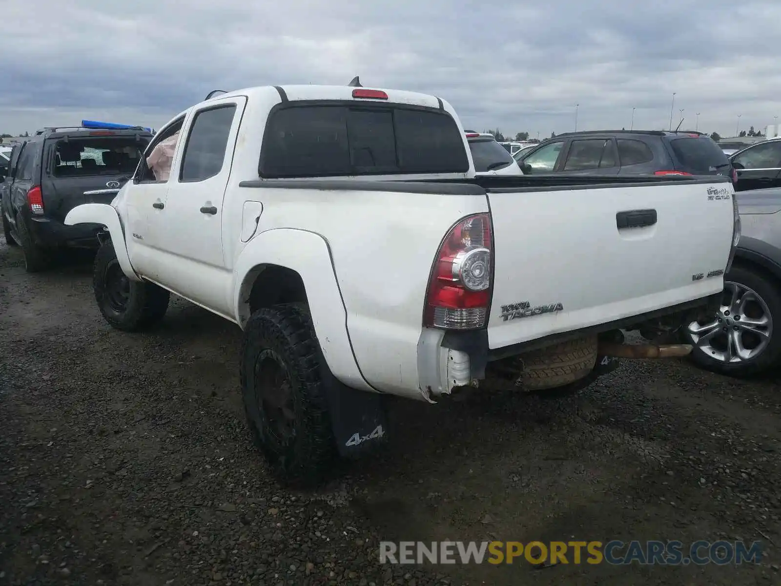 3 Photograph of a damaged car 5TFLU4EN3FX136314 TOYOTA TACOMA 2020