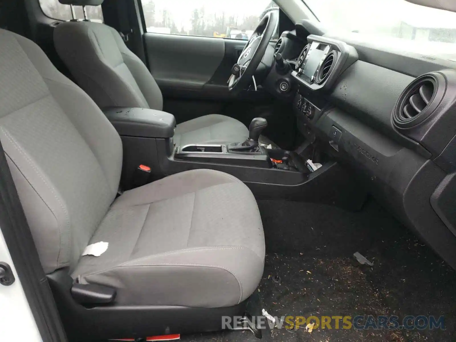 5 Photograph of a damaged car 5TFRX5GN0LX172543 TOYOTA TACOMA 2020