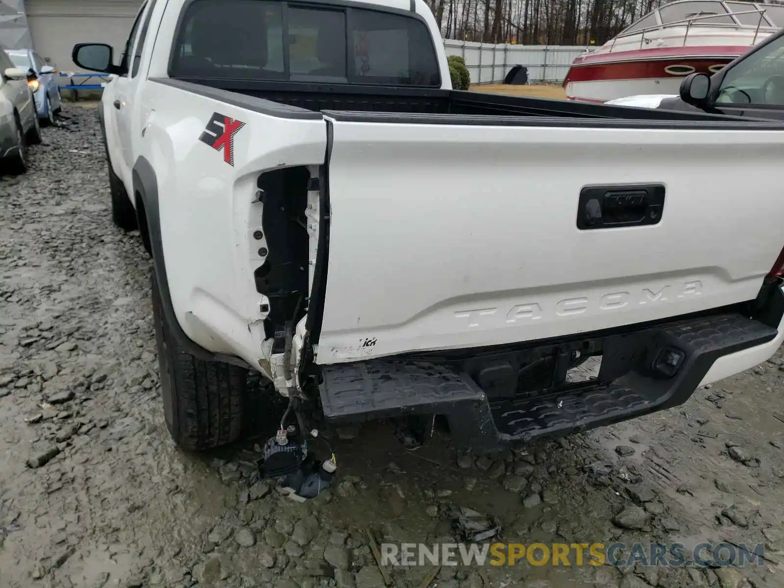 9 Photograph of a damaged car 5TFRX5GN0LX172543 TOYOTA TACOMA 2020