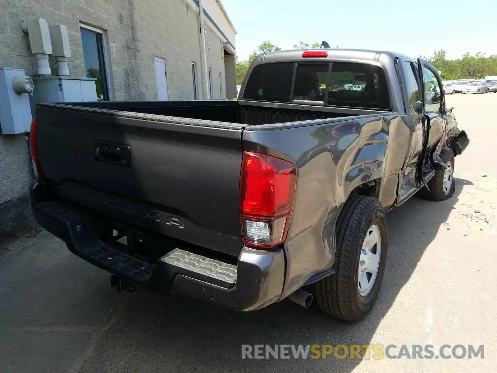 4 Photograph of a damaged car 5TFRX5GN0LX178441 TOYOTA TACOMA 2020