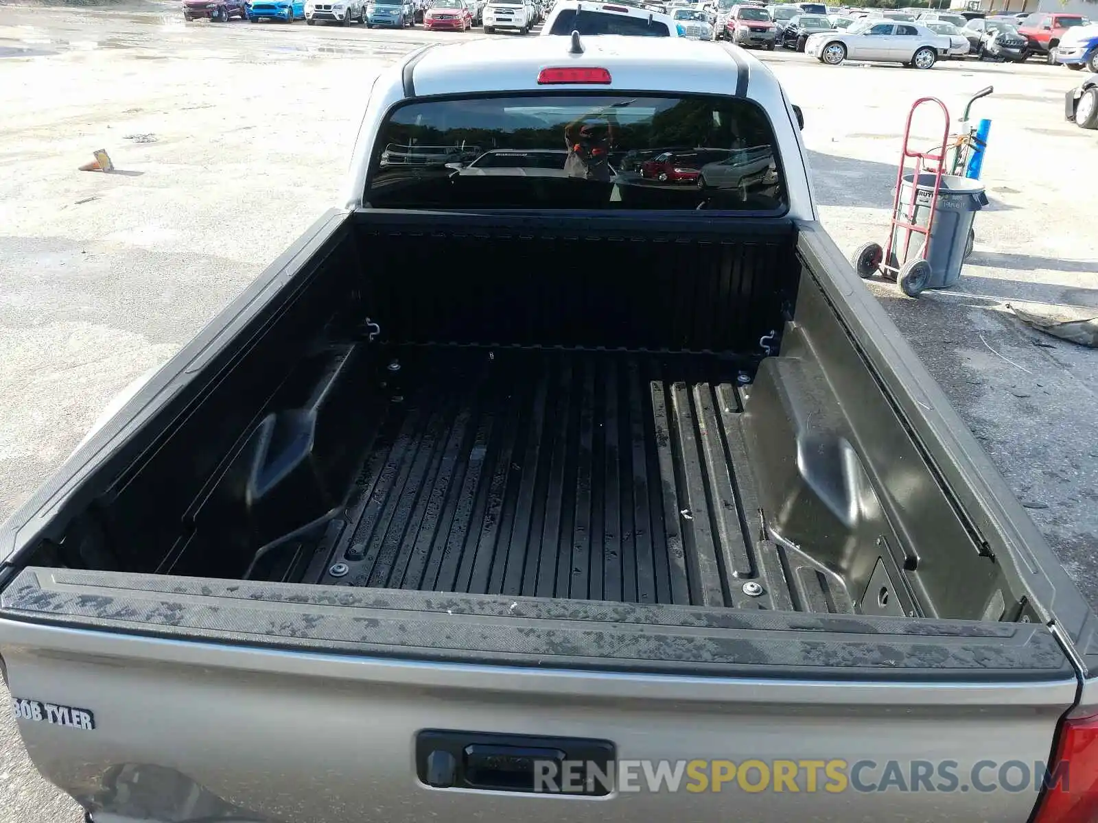 6 Photograph of a damaged car 5TFRX5GN2LX168381 TOYOTA TACOMA 2020