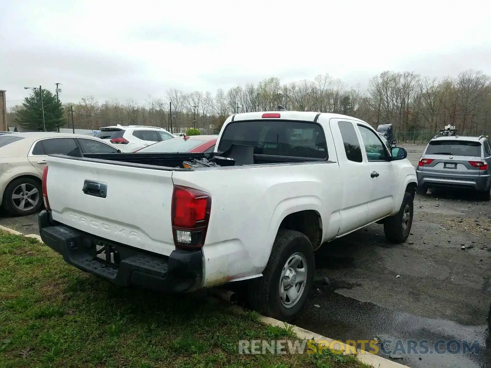 4 Photograph of a damaged car 5TFRX5GN2LX176397 TOYOTA TACOMA 2020