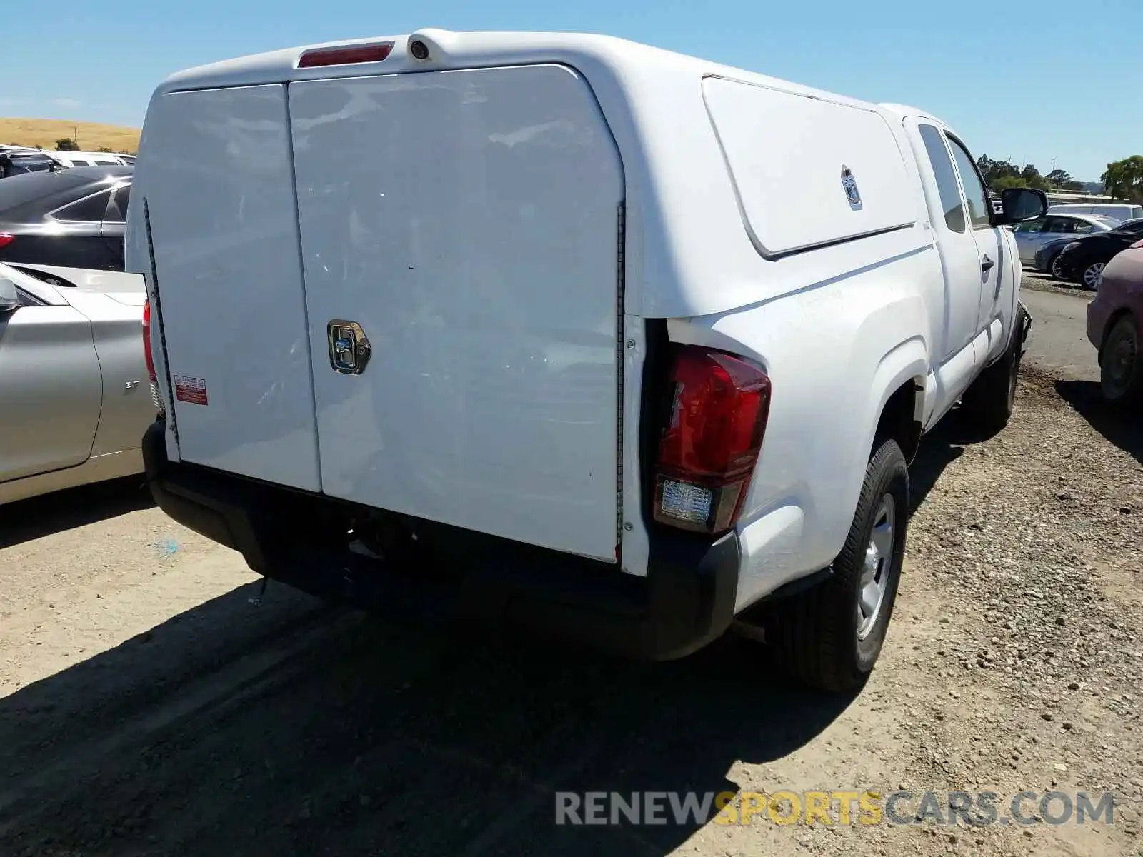 4 Photograph of a damaged car 5TFRX5GN2LX178490 TOYOTA TACOMA 2020