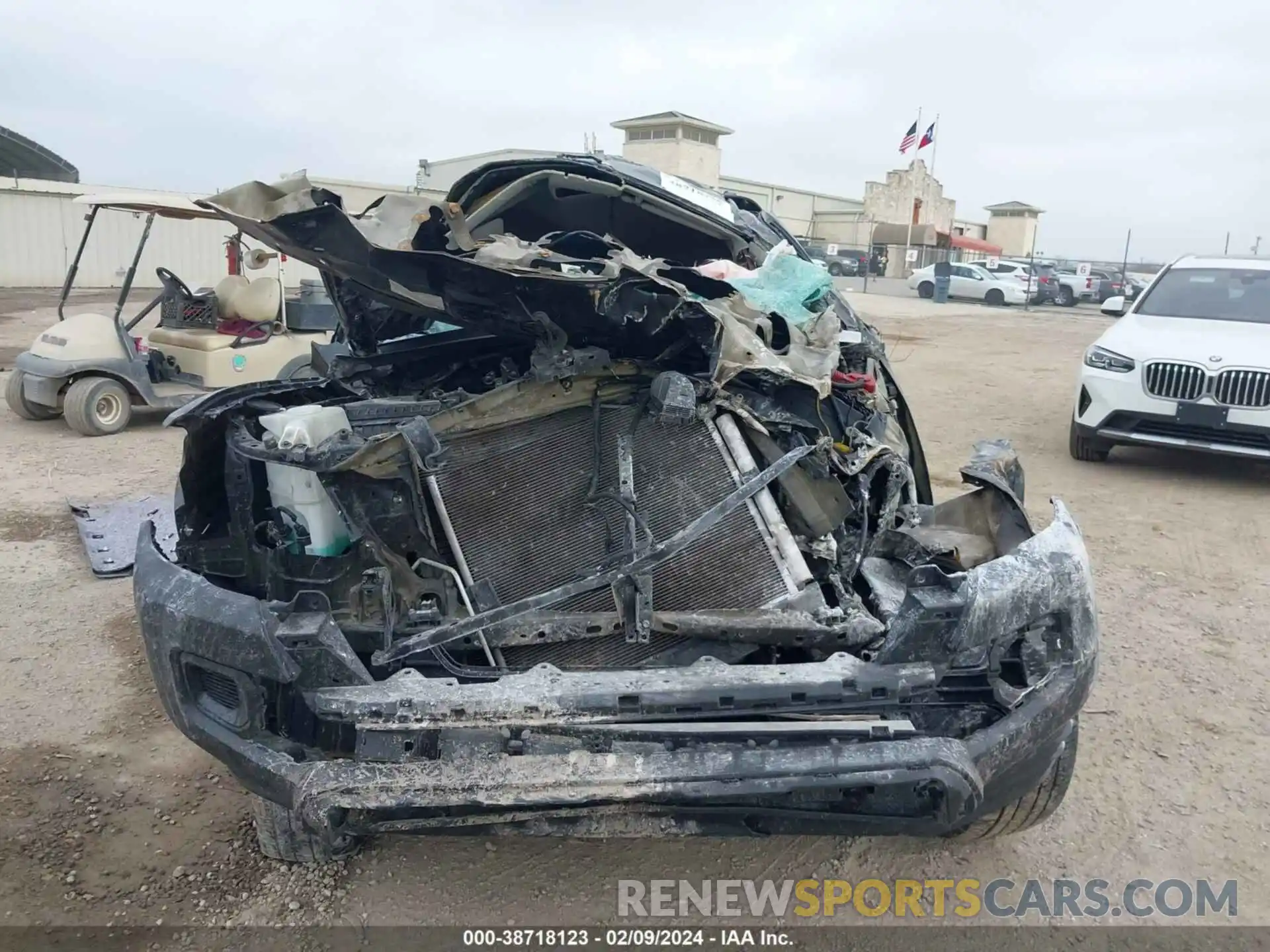 6 Photograph of a damaged car 5TFRX5GN3LX166722 TOYOTA TACOMA 2020