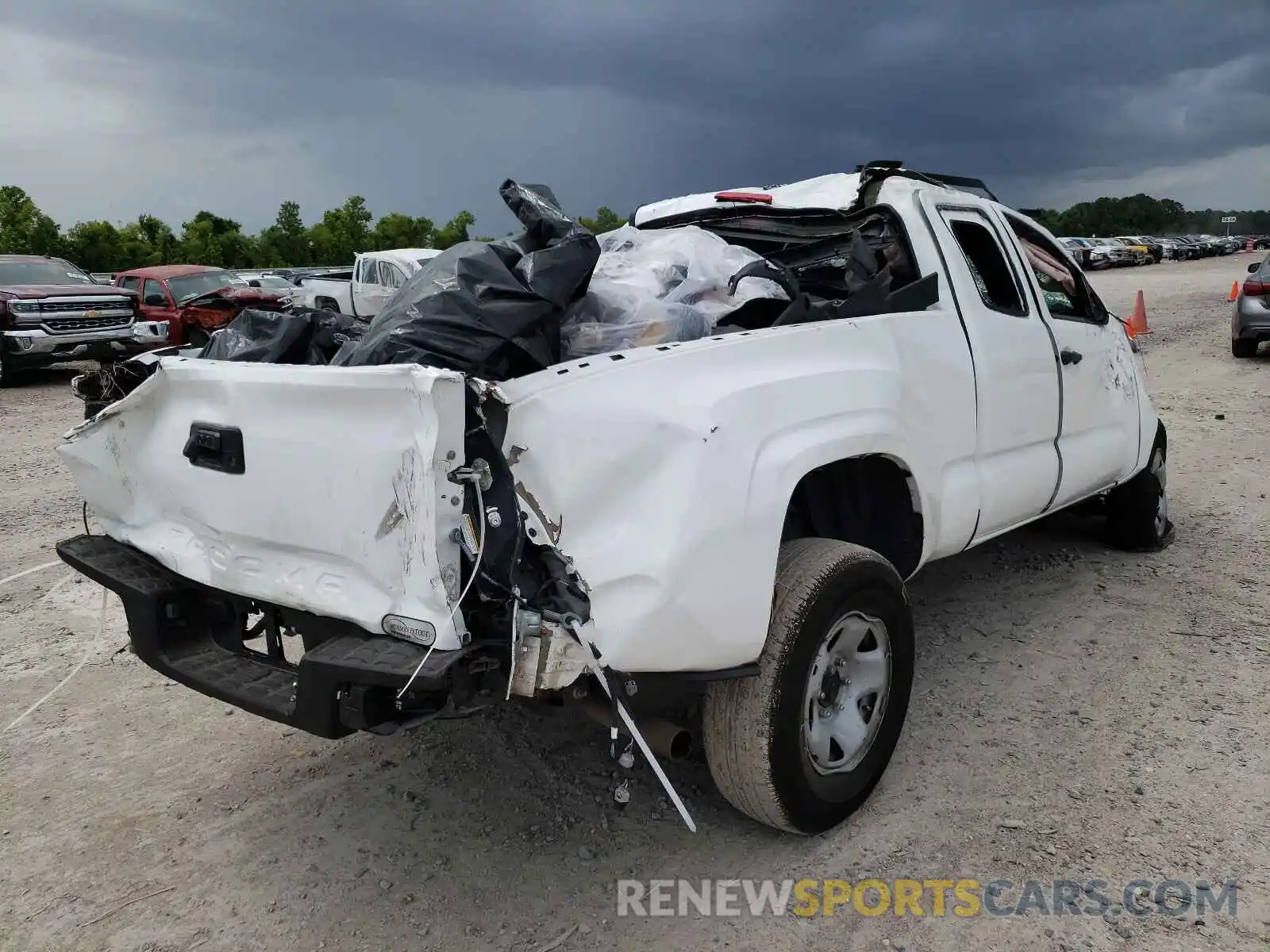 4 Photograph of a damaged car 5TFRX5GN4LX170620 TOYOTA TACOMA 2020