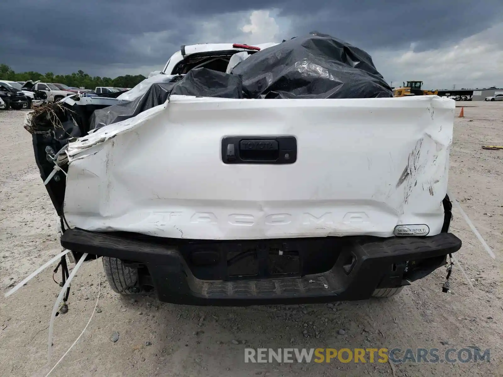 6 Photograph of a damaged car 5TFRX5GN4LX170620 TOYOTA TACOMA 2020