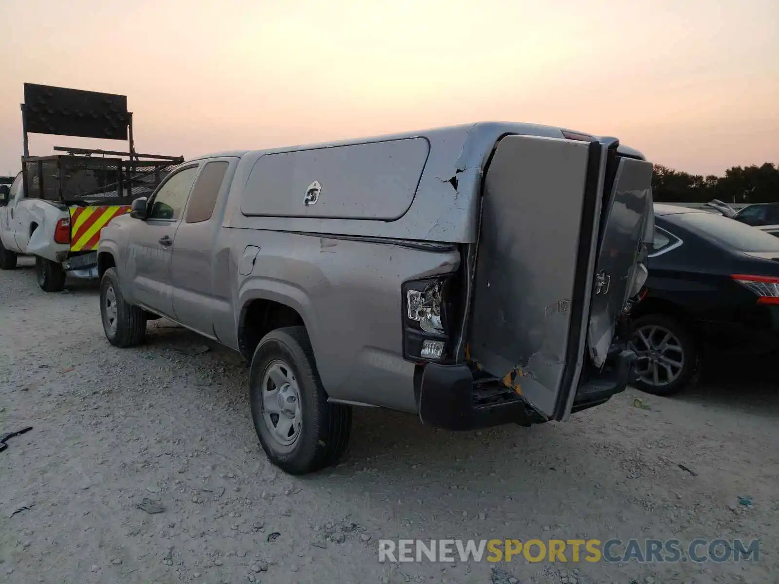 3 Photograph of a damaged car 5TFRX5GN4LX176627 TOYOTA TACOMA 2020