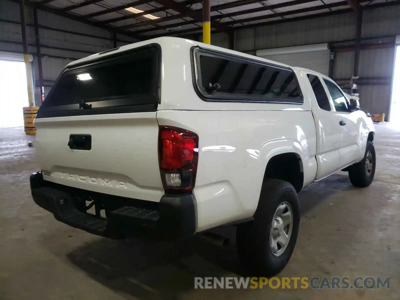 4 Photograph of a damaged car 5TFRX5GN4LX178460 TOYOTA TACOMA 2020