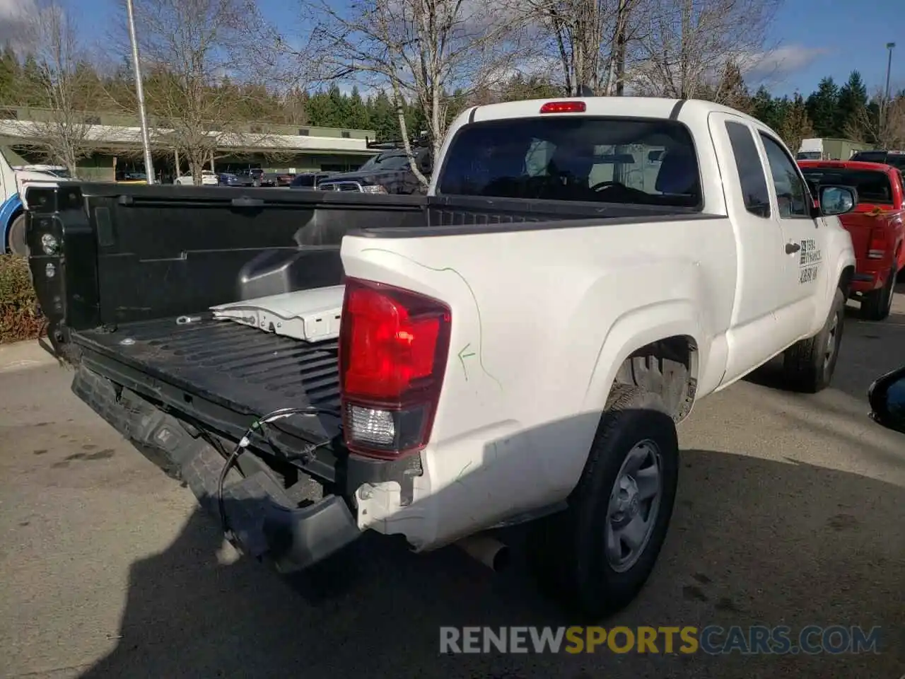 4 Photograph of a damaged car 5TFRX5GN4LX180810 TOYOTA TACOMA 2020