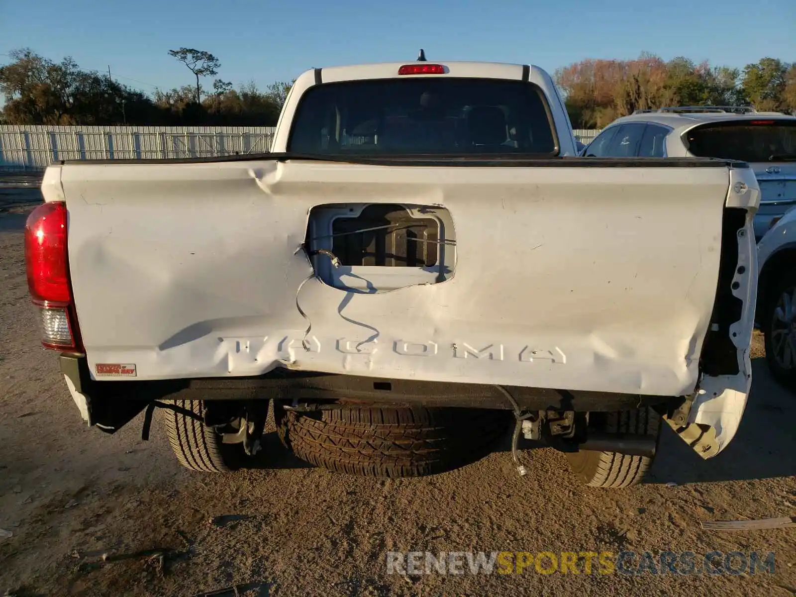 9 Photograph of a damaged car 5TFRX5GN7LX172670 TOYOTA TACOMA 2020