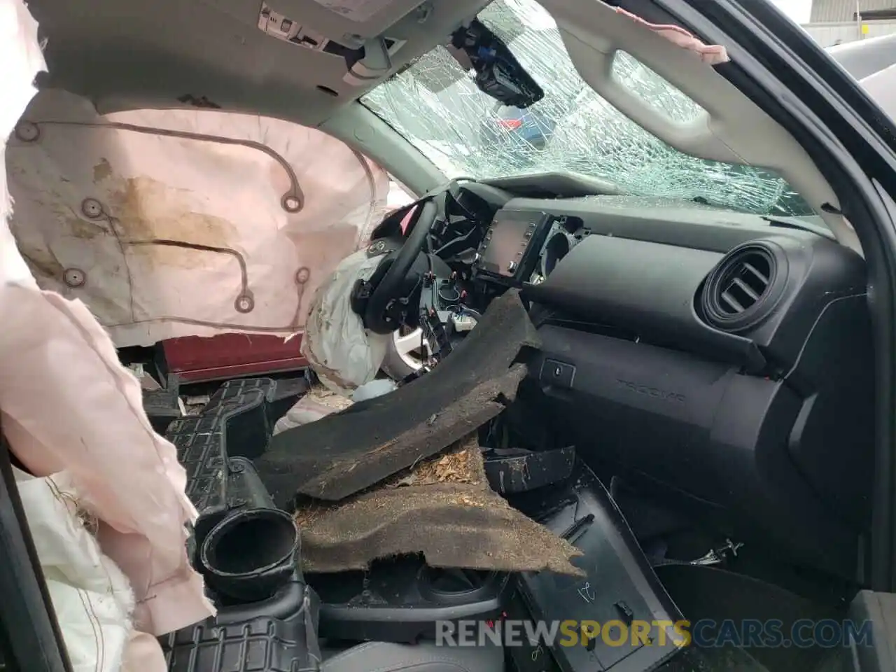 5 Photograph of a damaged car 5TFRX5GN8LX177022 TOYOTA TACOMA 2020