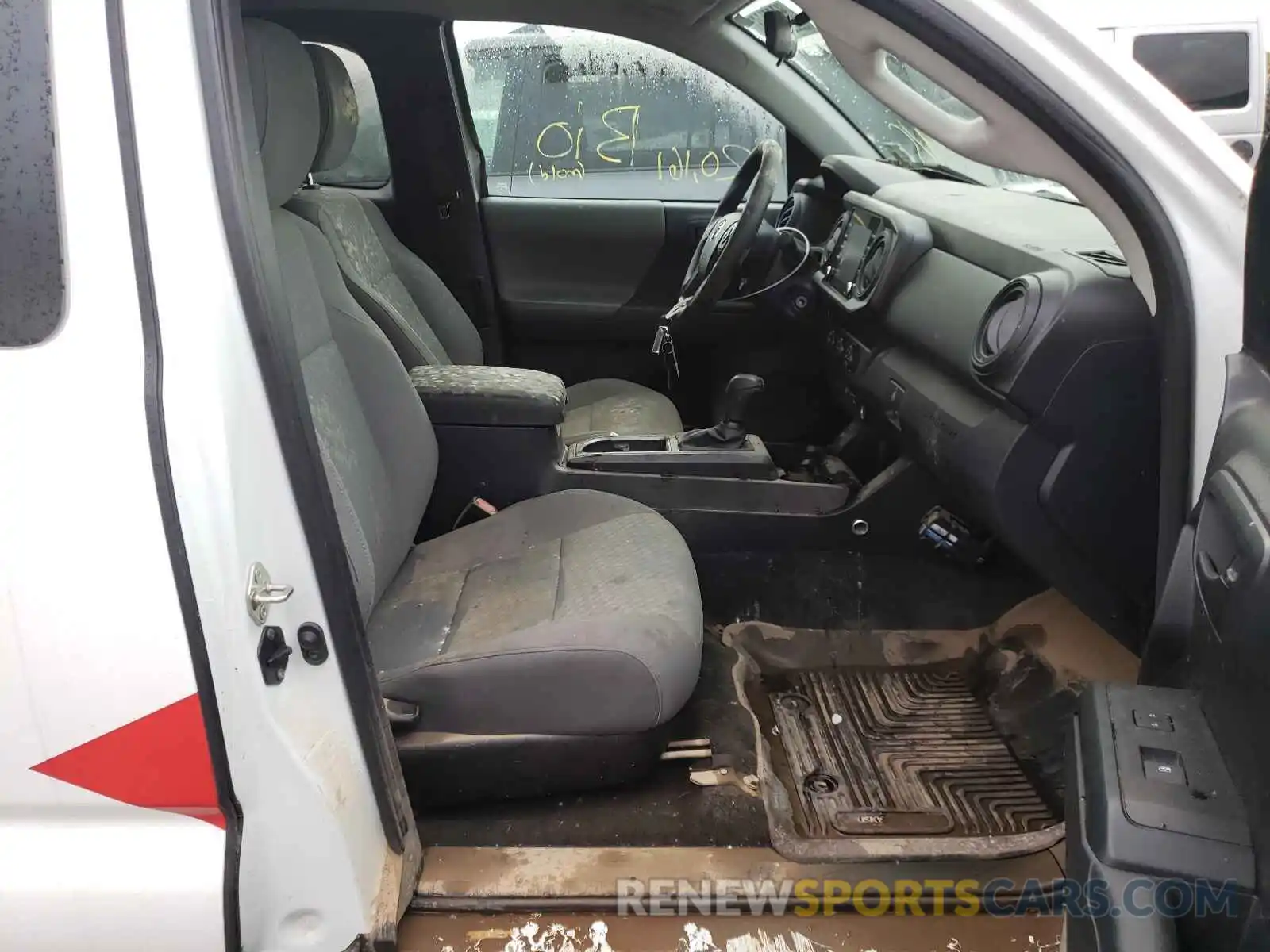 5 Photograph of a damaged car 5TFRX5GN9LX170516 TOYOTA TACOMA 2020