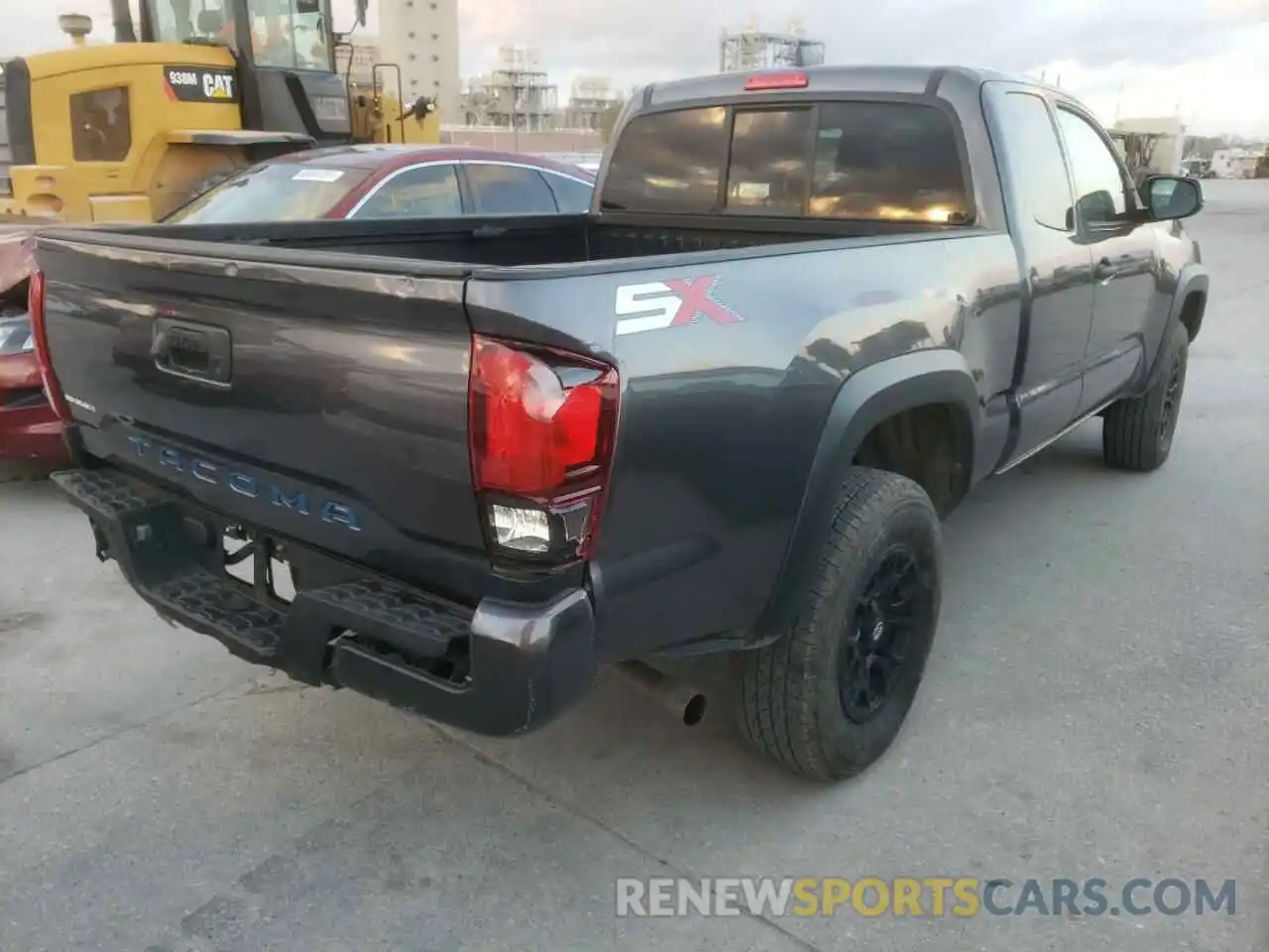 4 Photograph of a damaged car 5TFRX5GNXLX180102 TOYOTA TACOMA 2020