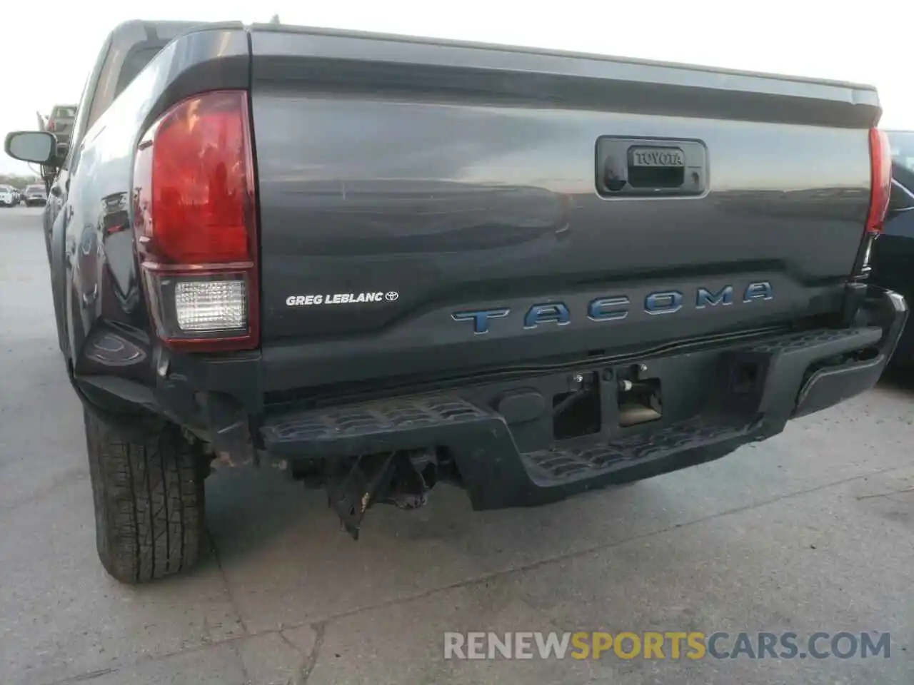 9 Photograph of a damaged car 5TFRX5GNXLX180102 TOYOTA TACOMA 2020