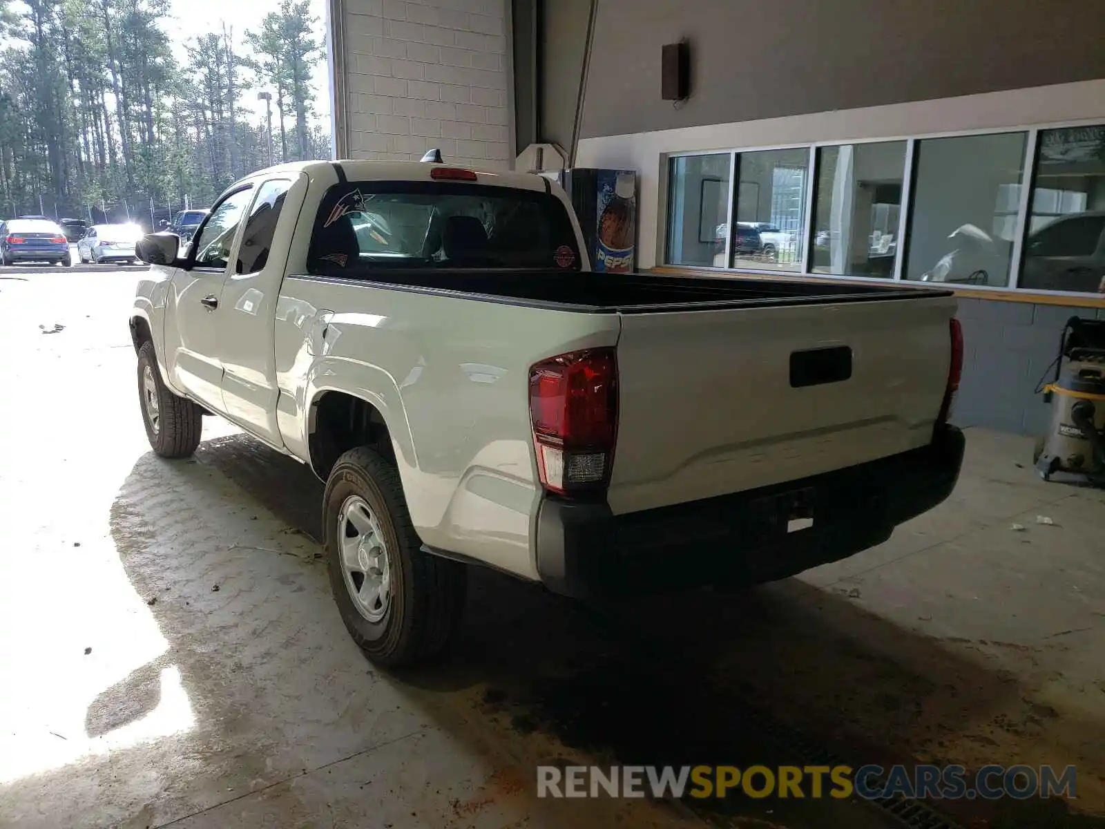 3 Photograph of a damaged car 5TFRX5GNXLX181587 TOYOTA TACOMA 2020