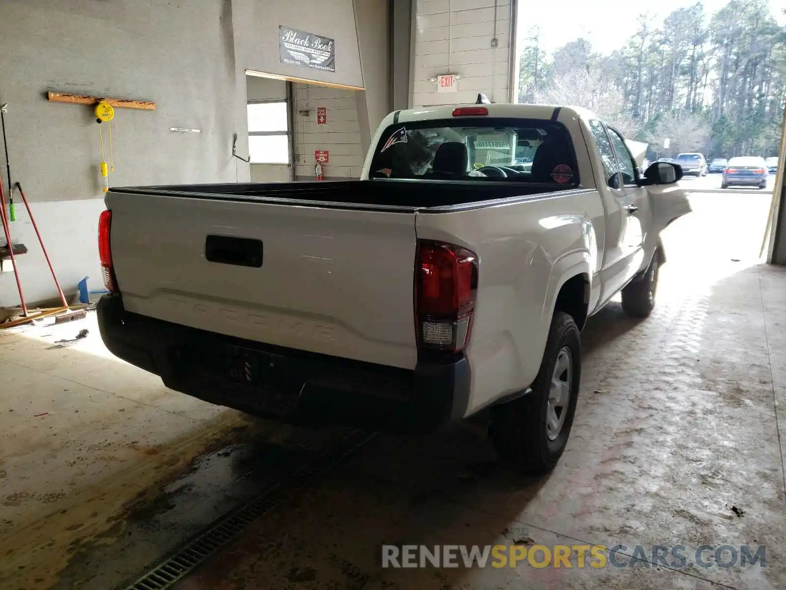 4 Photograph of a damaged car 5TFRX5GNXLX181587 TOYOTA TACOMA 2020