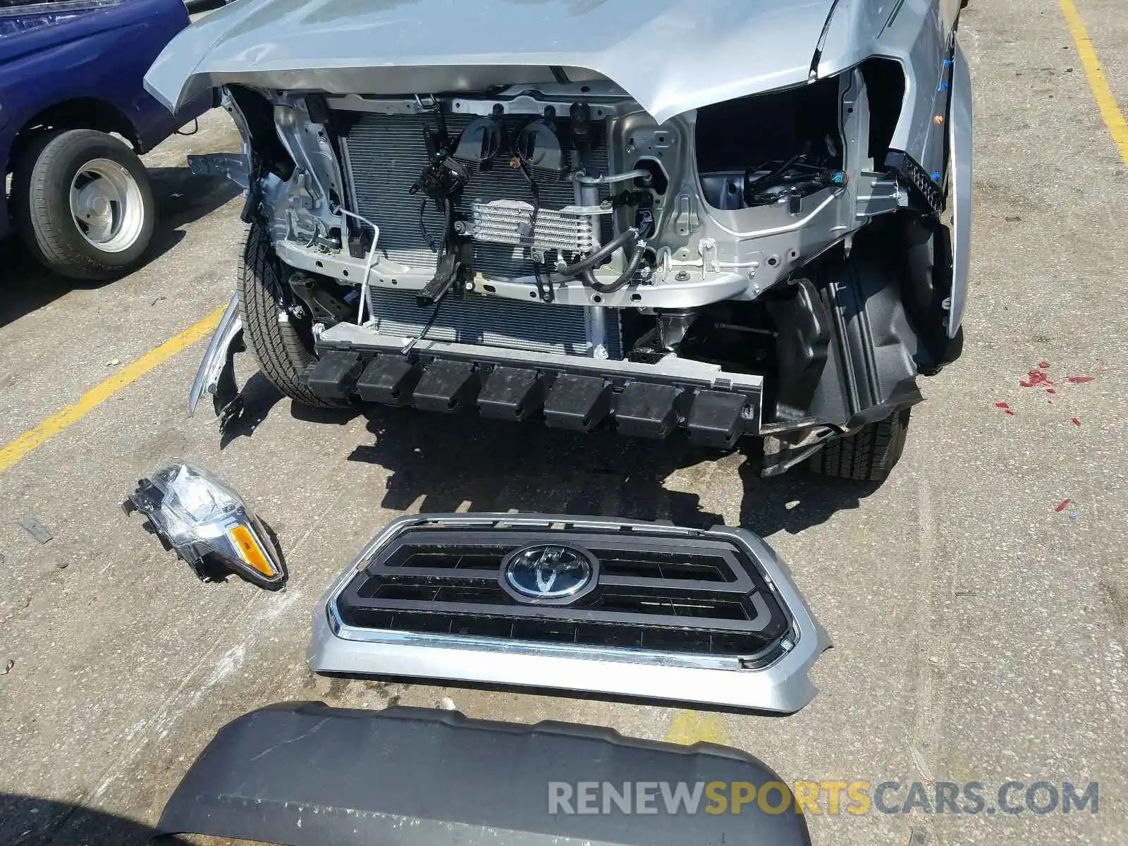 9 Photograph of a damaged car 5TFRZ5CN2LX090877 TOYOTA TACOMA 2020