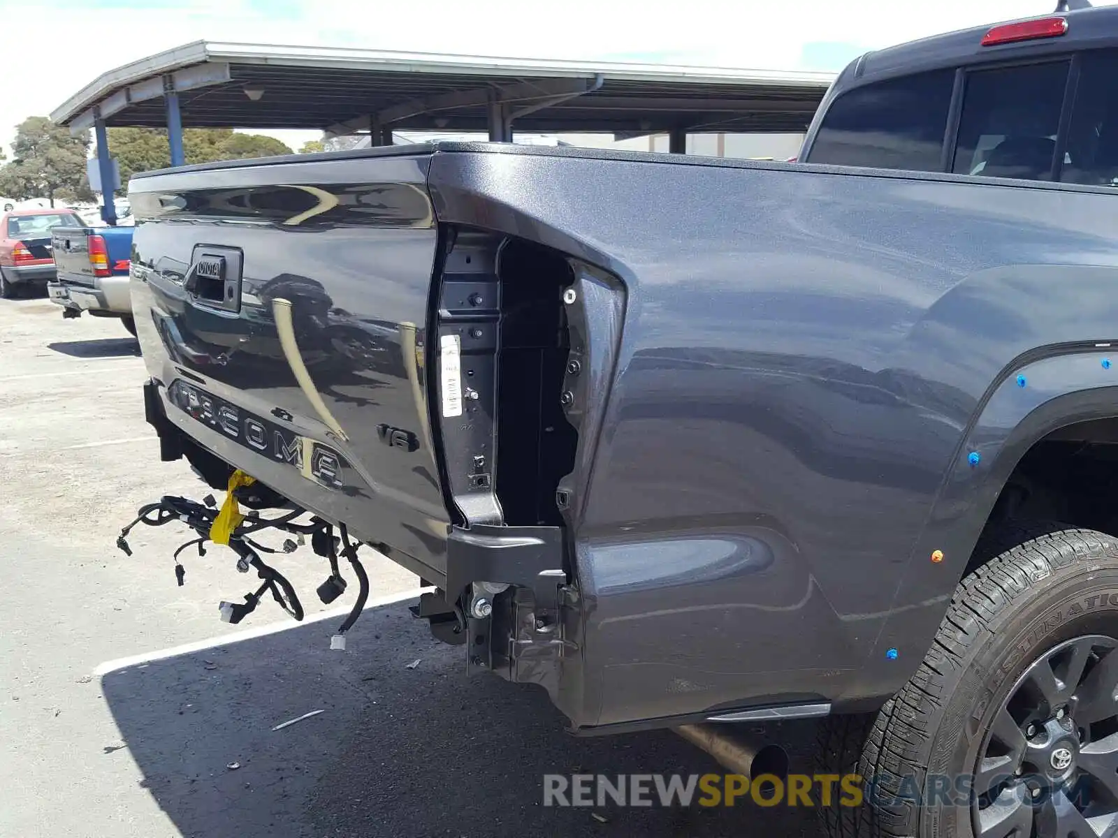 9 Photograph of a damaged car 5TFRZ5CN3LX087647 TOYOTA TACOMA 2020